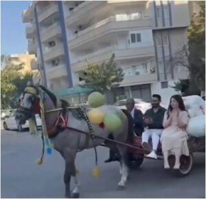 At Arabalı Çeyiz Konvoyu Renkli Görüntüler Oluşturdu