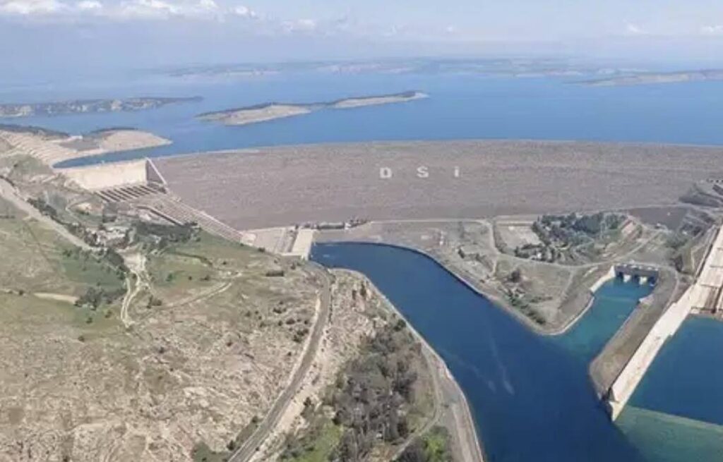 Atatürk Barajı’nda Üretim Düşüyor