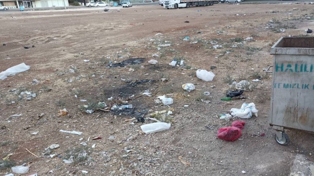 Ertuğrul Gazi Mahallesi’ndeki Çöp Sorunu Büyüyor