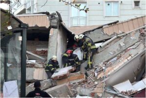 Gebze'de 5 Katlı Bina Çöktü! Enkaz Altında Kalanlar Var