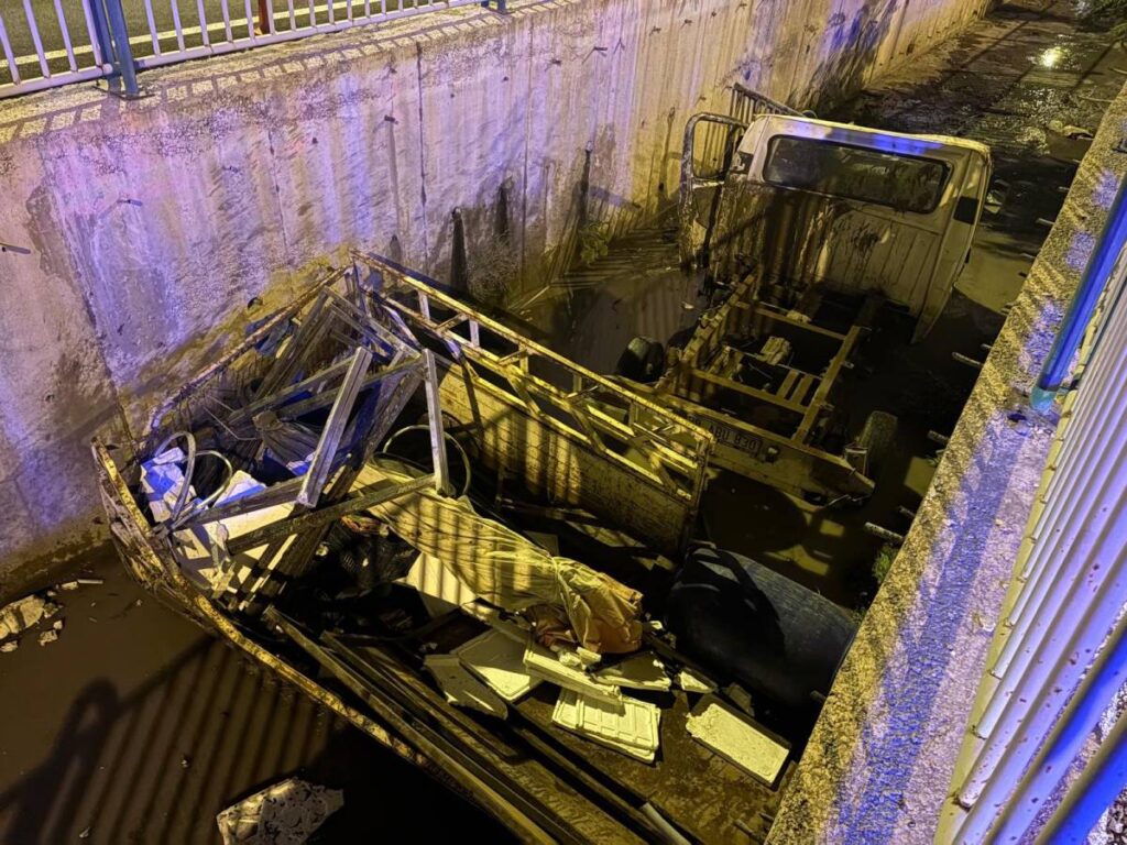 Kayseri’de kamyonet kanala uçtu: 1’i ağır 2 yaralı