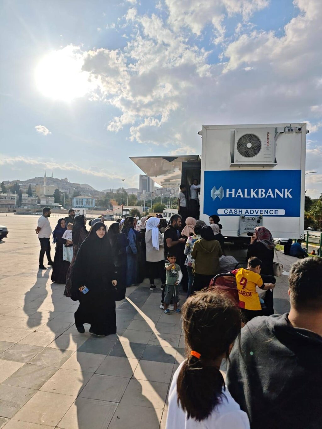 Şanlıurfa’da Aile Kart Kuyruğu Uzun Bekleyişe Yol Açıyor