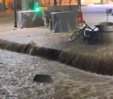 Çeşme’yi Sağanak Vurdu: Denizle Kara Buluştu