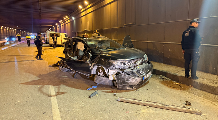 Cip ile Hafif Ticari Araç Çarpıştı: 2 Ölü, 1 Yaralı