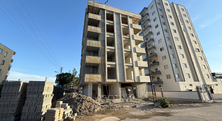 İnşaatta Düşen İşçi Ağır Yaralandı, Kaldırıldığı Hastanede Öldü