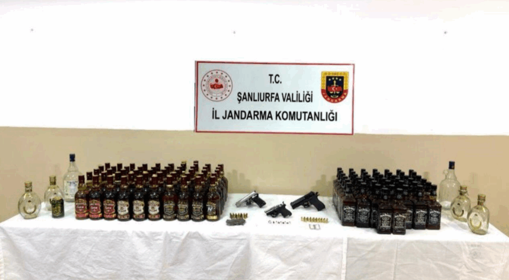 Şanlıurfa'da 97 Şişe Kaçak Alkol ve Silah Ele Geçirildi