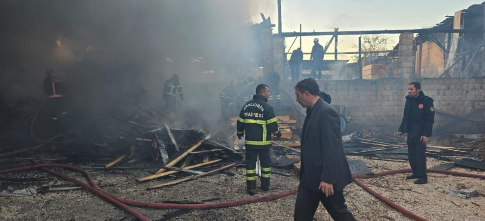 Şanlıurfa'da İş Yerindeki Yangın Yürekleri Ağza Getirdi!