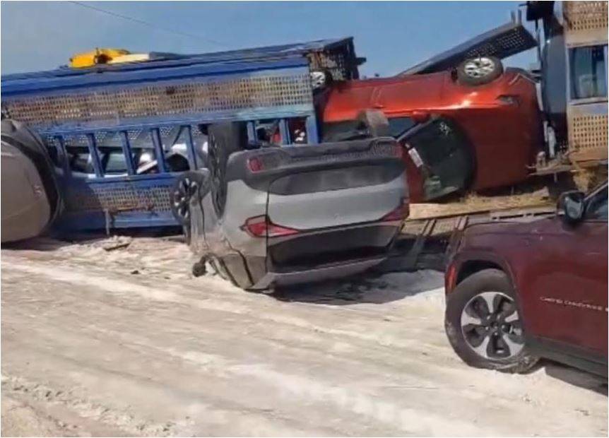 Şanlıurfa'da Milyonluk Araçlar Tırın Kurbanı Oldu