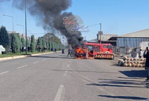 Şanlıurfa’da Park Halindeki Araç Alev Topuna Döndü