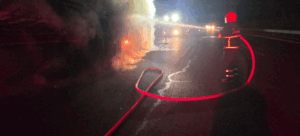 Şanlıurfa’da Salça Dolu Tır Yanmaya Başladı