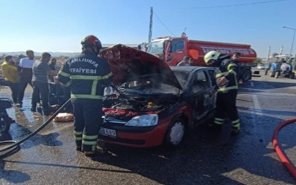 Şanlıurfa'da Seyir Halindeki Araç Alev Topuna Döndü