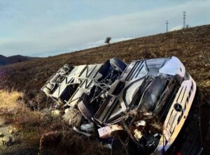 Yolcu Otobüsü Devrildi: Ölü Ve Çok Sayıda Yaralı Var!
