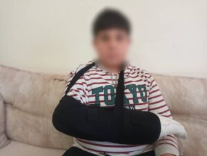 “Annemi Sokakta Mı Buldum” Dedi, Parmağından Oldu!