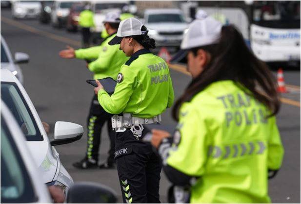 Kuralları Hiçe Sayan Yandı! Trafikte Cezalar Uçuyor