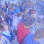 Metrobüs Durağında Bayılan Kız Aracın Önüne Düştü