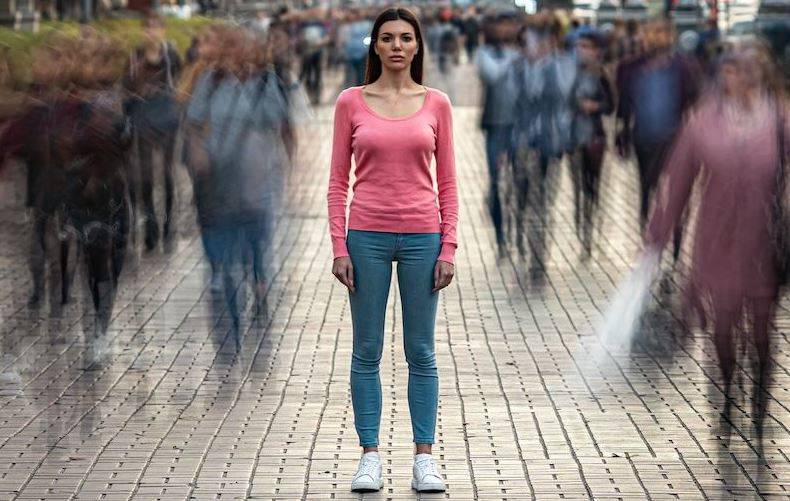 Modern Hayatta Yalnızlık: Kalabalıklar Çözüm Oluyor mu?