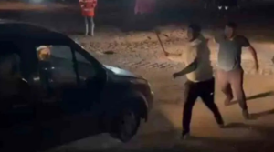 Öfkeli Sürücü Araçlara ve Vatandaşlara Çarptı