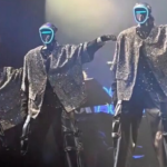 Robotlar Sahneyi Ele Geçirdi: Konserde Dans Ettiler