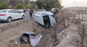 Şanlıurfa’da Araç Devrildi: Baba Ve Oğlu Yaralandı