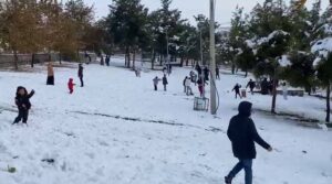Şanlıurfa'da Çocukların Kar Heyecanı İşte Böyle Görüntülendi