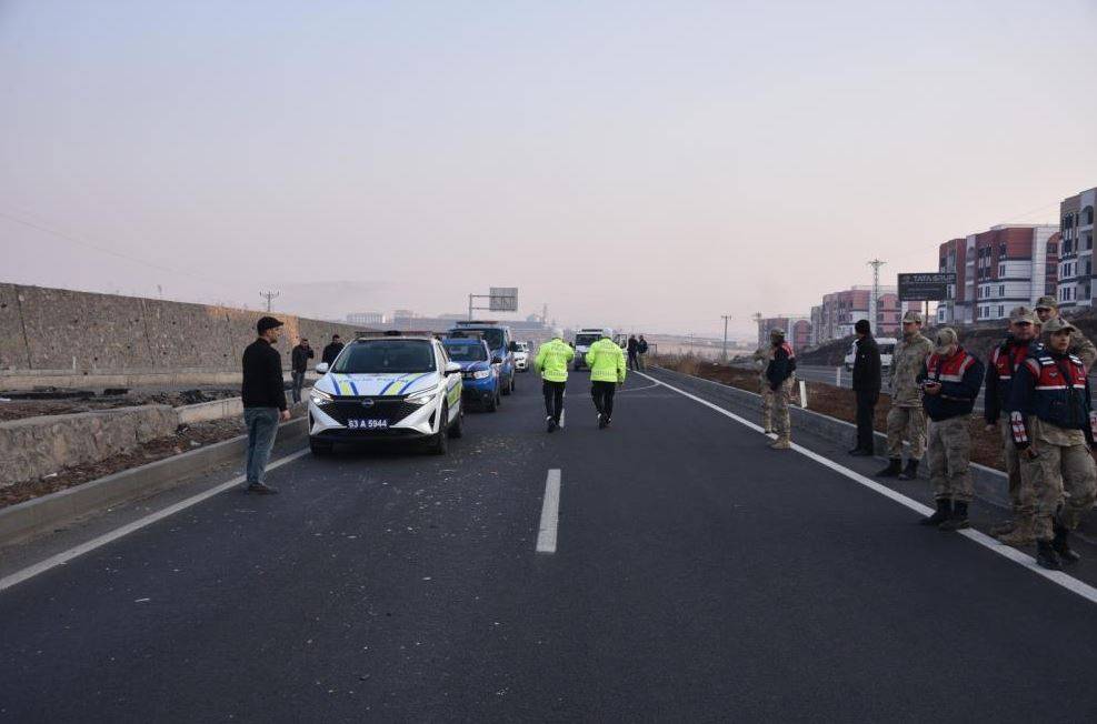 Şanlıurfa'da Feci Kaza:İki Araç Birden Çarptı, Kurtarılamadı