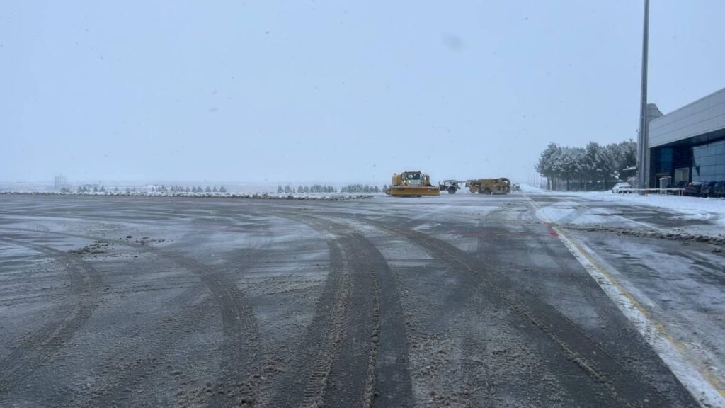 Şanlıurfa'da Kar Yağışı Uçuşları Etkilemedi