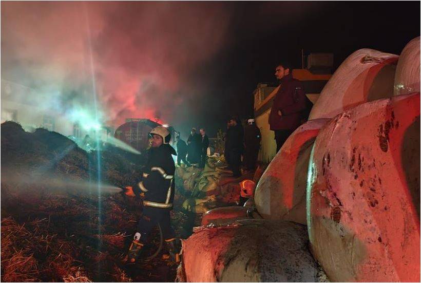 Şanlıurfa’da Samanlık Yangını Mahalleyi Ayağa Kaldırdı
