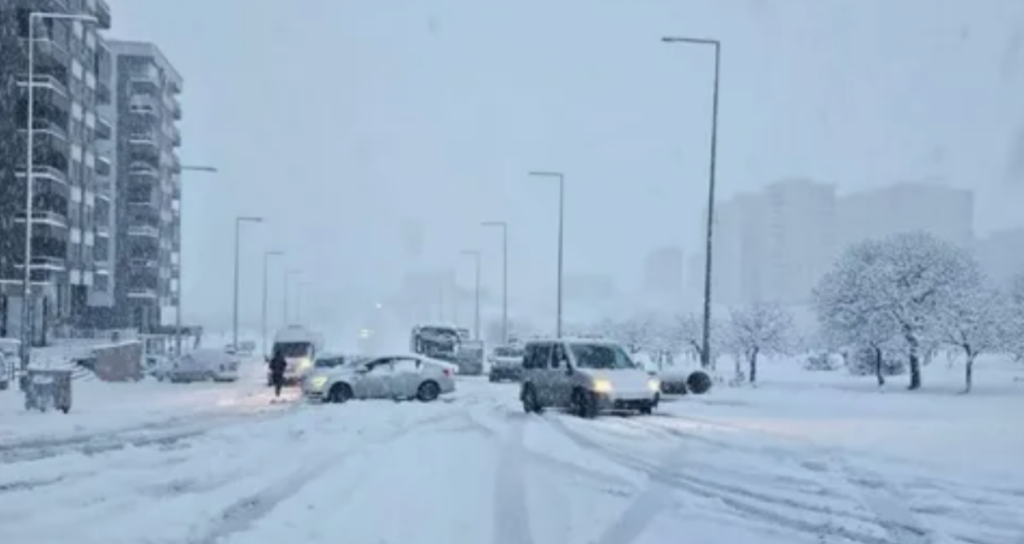 Şanlıurfa'da Sert Önlem: Kış Lastiği Olmayana Trafik Yasağı!