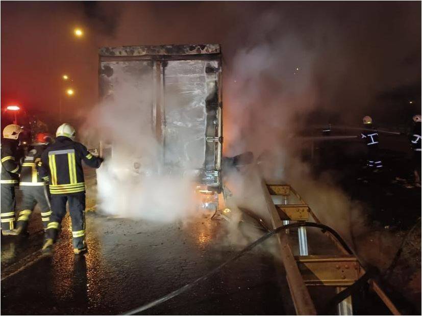 Şanlıurfa’da Seyir Halindeki Tır Alev Topuna Döndü!