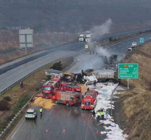 TAG'da Zincirleme Tır Kazası: Şanlıurfa İstikameti Kapandı