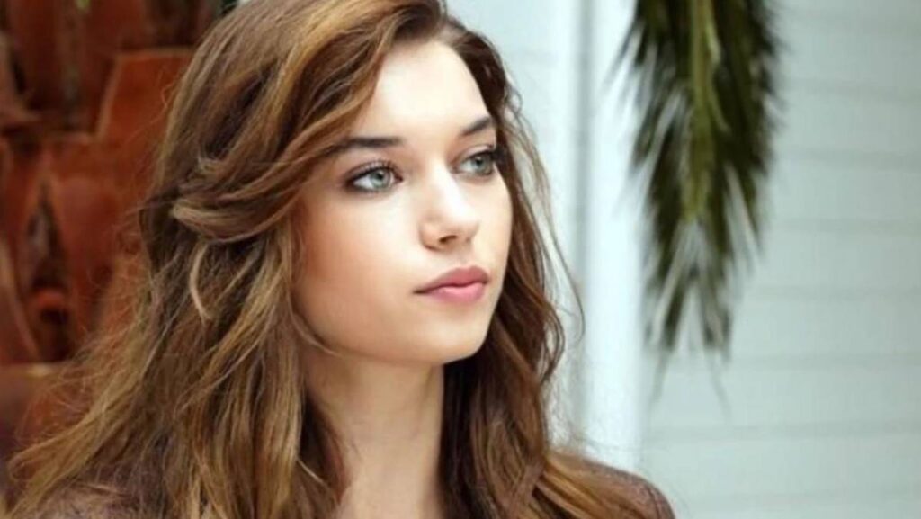 2025 Yılının En Güzel 100 Kadını Seçildi:Türkiye'den 7 Ünlü