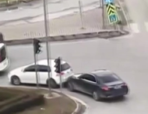 Adana’da Öfke Dehşeti: Eşini Darp Edip Aracına Çarptı