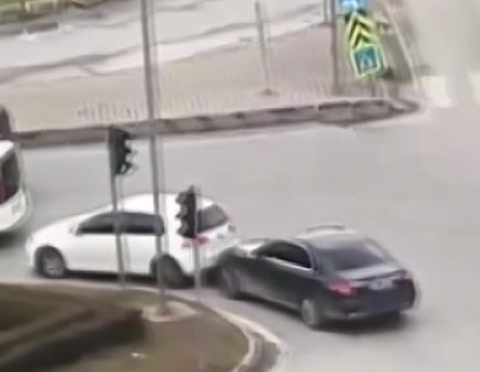 Adana’da Öfke Dehşeti: Eşini Darp Edip Aracına Çarptı