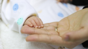 Bakan Göktaş’tan Yeni Öneri: Anneler İçin 24 Hafta İzin