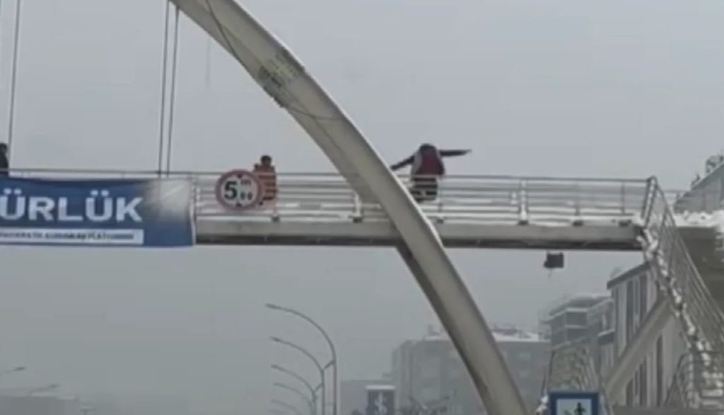 Diyarbakır’da Bir Şahıs Çocukları Acımasızca Dövdü