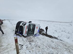 Diyarbakır’da Vakaya Giden Ambulans Şarampole Devrildi