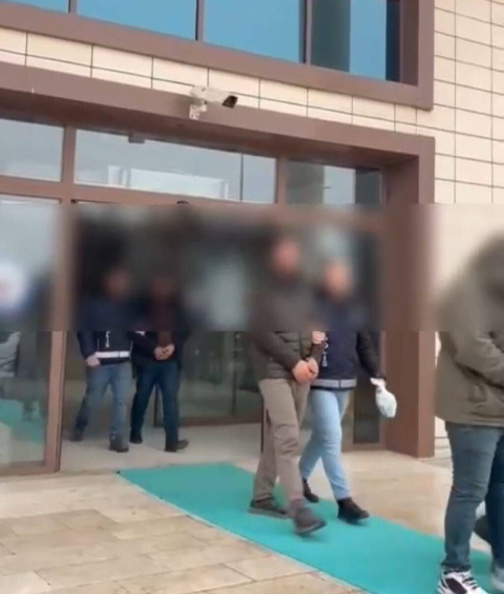 Düzce’de Kamyon Kasasında 14 Göçmen Yakalandı