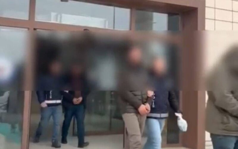 Düzce’de Kamyon Kasasında 14 Göçmen Yakalandı