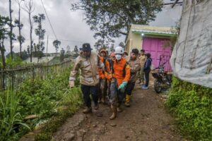Endonezya’da heyelan faciası: Çok sayıda can kaybı!