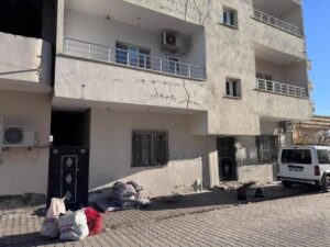 İki Kız Kardeş Evde Silahla Vurulmuş Halde Ölü Bulundu