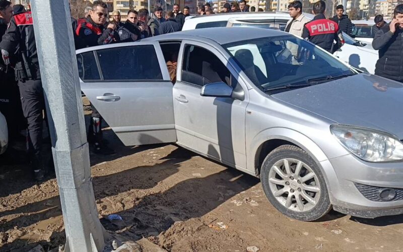 Şanlıurfa Adliyesi Önünde Taşlı Sopalı Kavga