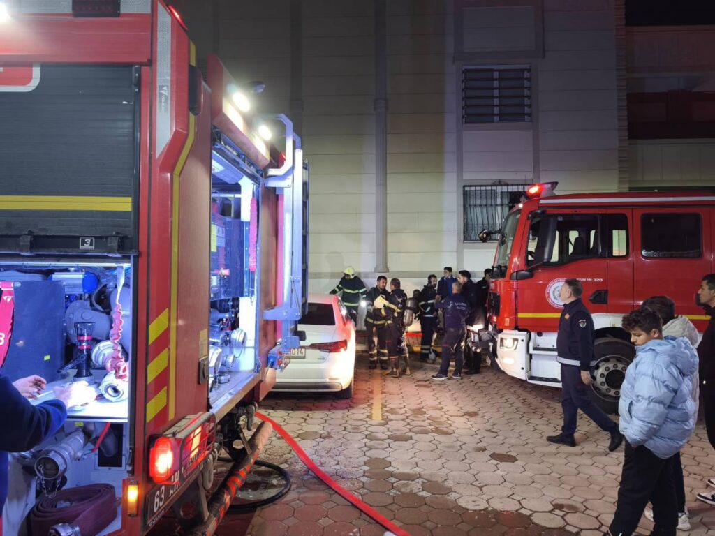 Şanlıurfa'da 10 Katlı Binada Korkutan Yangın