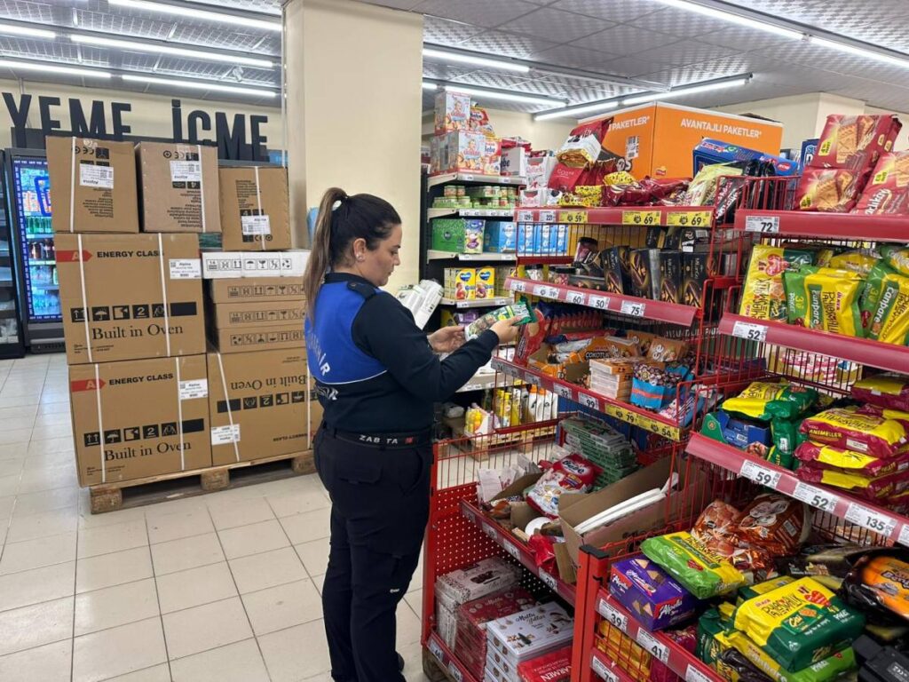 Şanlıurfa'da 1,5 Milyon TL'lik Tarihi Geçmiş Ürünlere El Konuldu