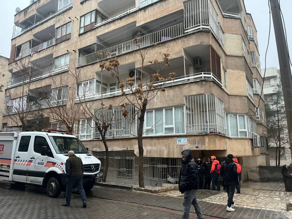 Şanlıurfa’daki bir binada endişeli dakikalar!