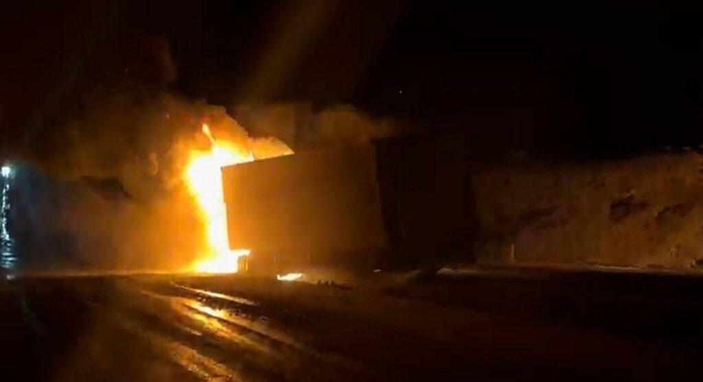 Seyir Halindeki Tır Alev Topuna Döndü