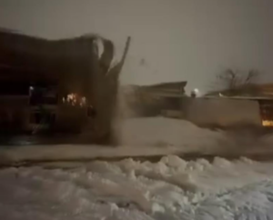 Siverek’te Yoğun Kar Sundurmaları Çökertti