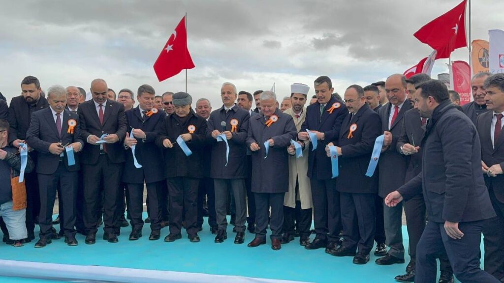 Uraloğlu: Edirne'den Şanlıurfa'ya 1230 km kesintisiz otoyol!