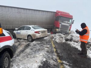 Viranşehir-Diyarbakır Yolunda Zincirleme Kaza: 4 Yaralı