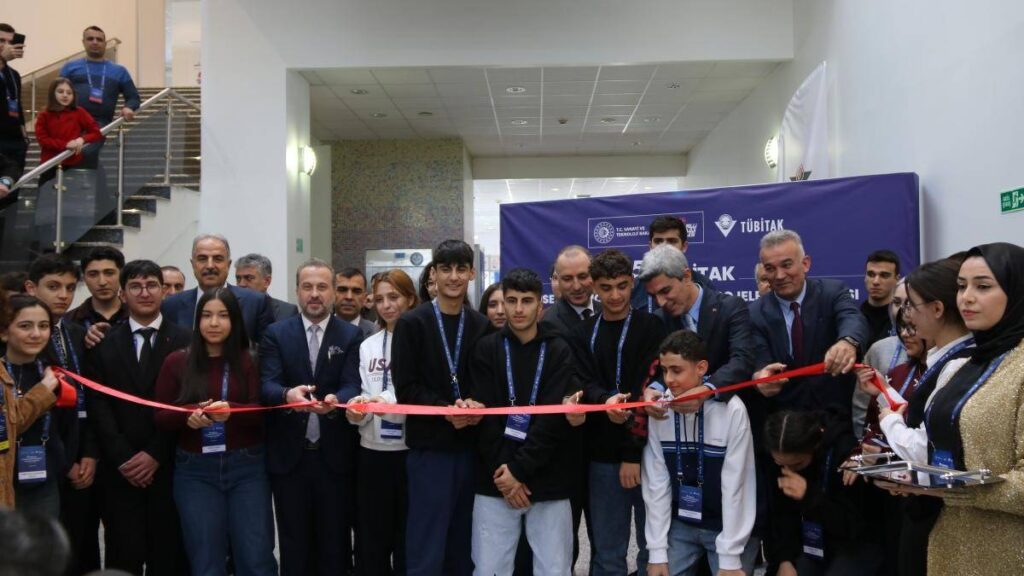 İnönü Üniversitesi kapılarını genç buluşçulara açtı