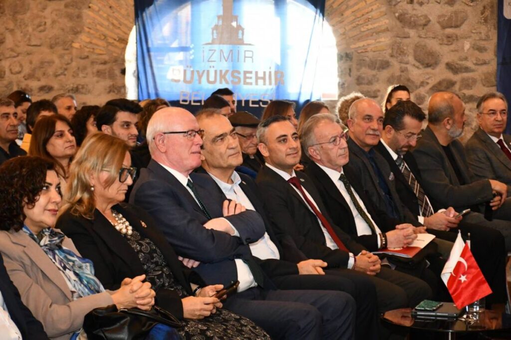 İzmir’de Mızraklı öncülüğünde demokrasi çalıştayı